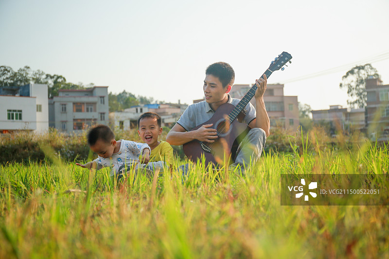 自由自在地弹唱图片素材