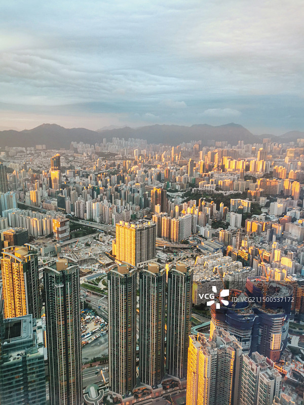 日落时分的香港九龙城区图片素材