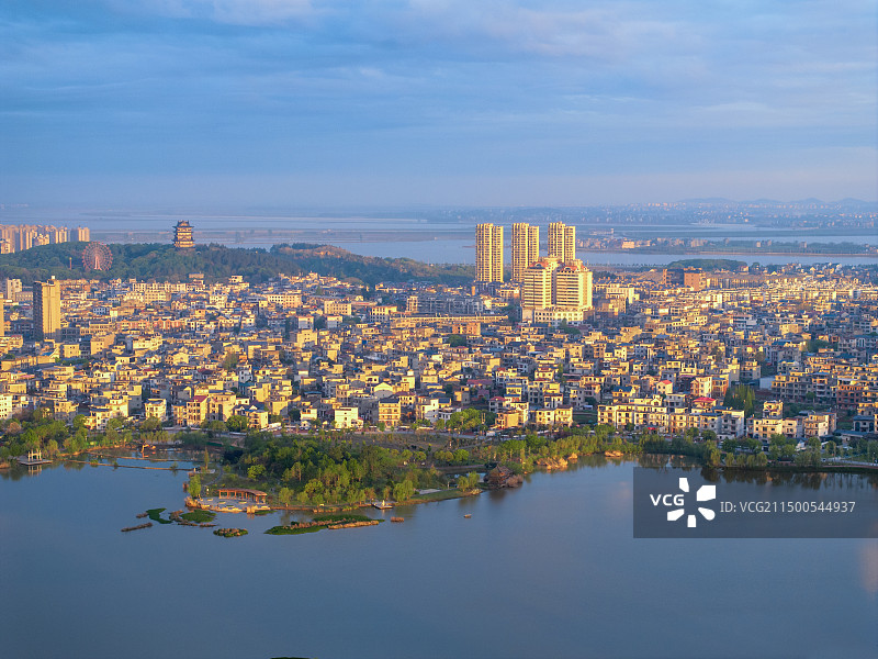 航拍鄱阳县城日出日落时分图片素材