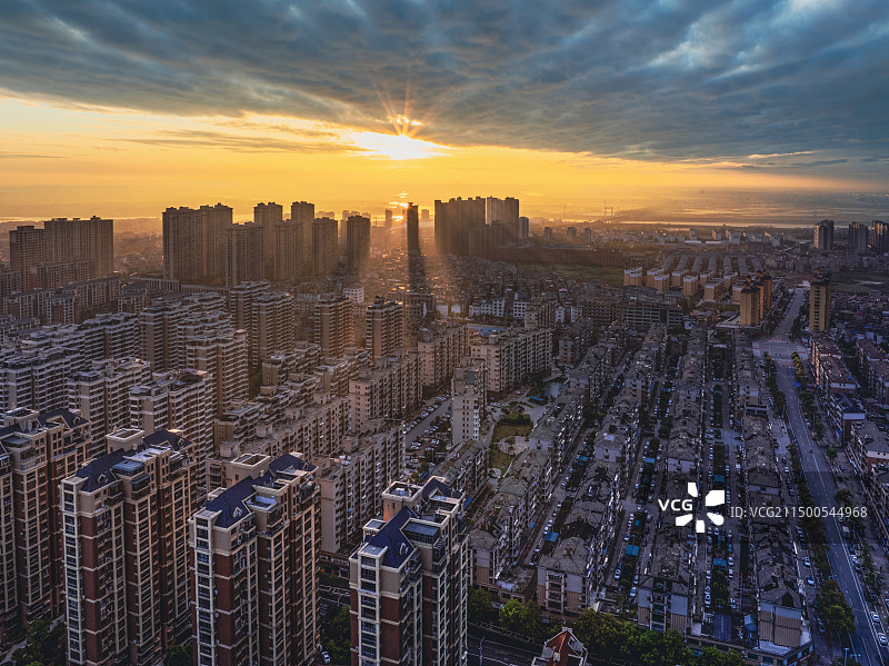 航拍鄱阳县城日出日落时分图片素材