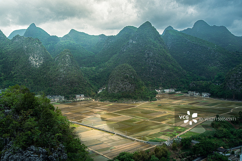 万峰林喀斯特水田图片素材