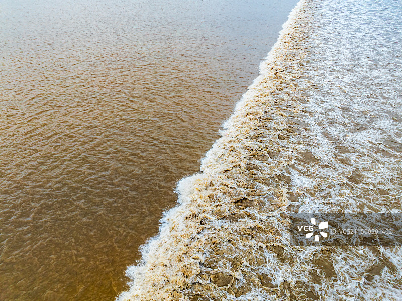 嘉兴海宁钱塘江潮水航拍图片素材