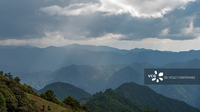 雪邦山北线日落丁达尔光风光图片素材