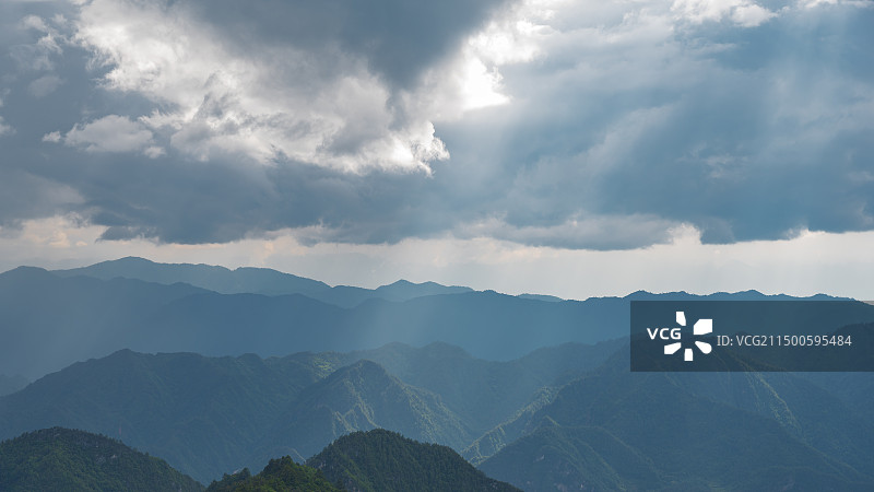 雪邦山北线日落丁达尔光风光图片素材