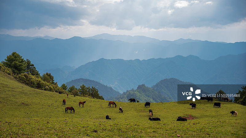 雪邦山北线日落丁达尔光风光图片素材