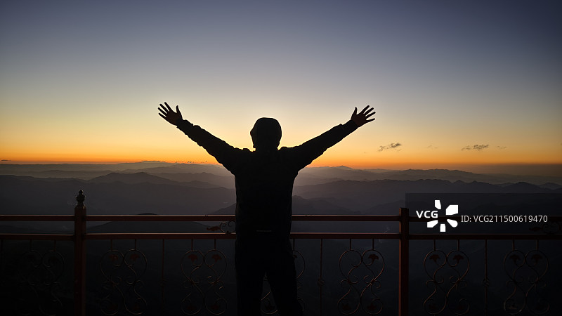 为日出欢呼图片素材