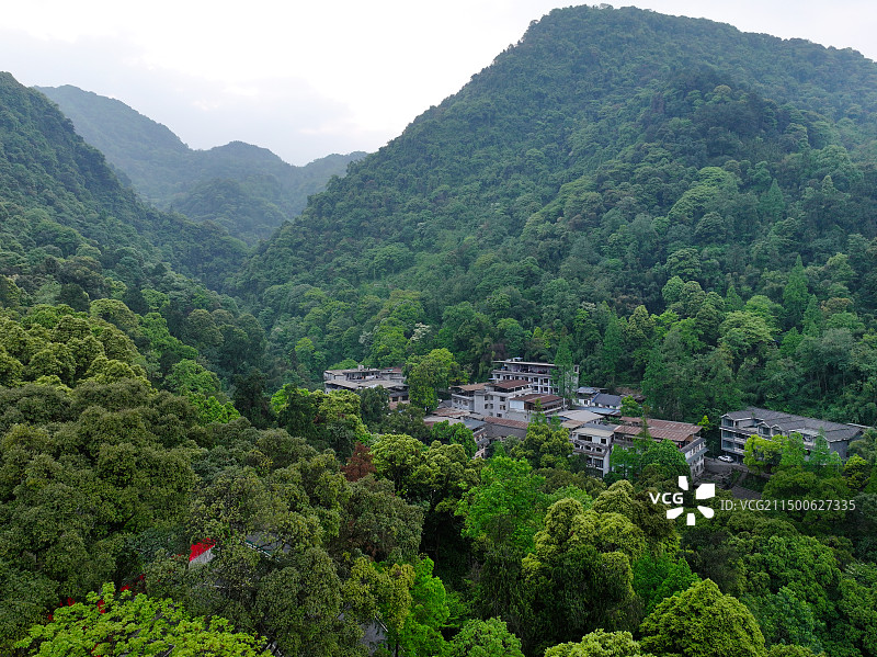 四川省乐山市峨眉山市峨眉山风景区伏虎寺航拍图片素材