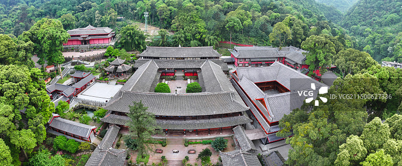 四川省乐山市峨眉山市峨眉山风景区伏虎寺航拍图片素材