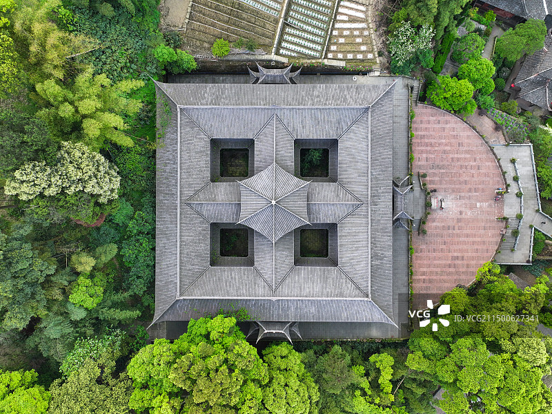 四川省乐山市峨眉山市峨眉山风景区伏虎寺航拍图片素材