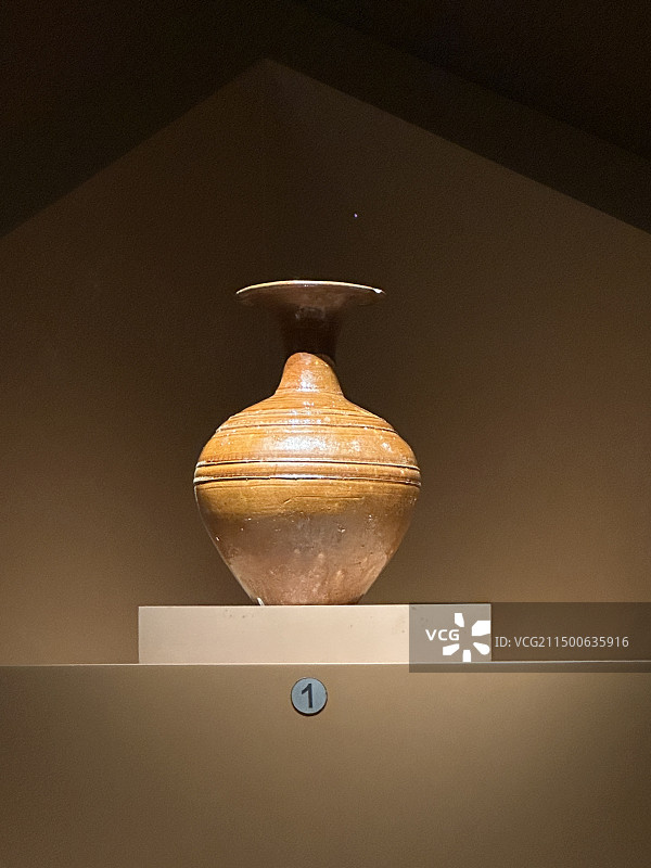 大同市博物馆北魏釉陶壶图片素材