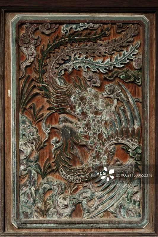 巍宝山长春洞木雕凤凰舞翅图片素材