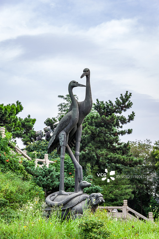 武汉黄鹤归来铜雕图片素材