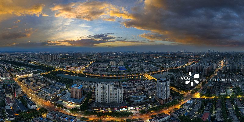 南京-内秦淮河解放路桥夜景图片素材