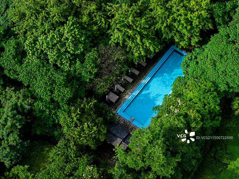 山林碧秀--杭州灵隐景区安缦法云酒店林间泳池图片素材