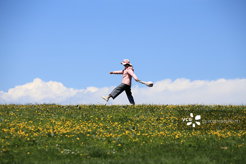 云端之上，喀拉峻草原图片素材