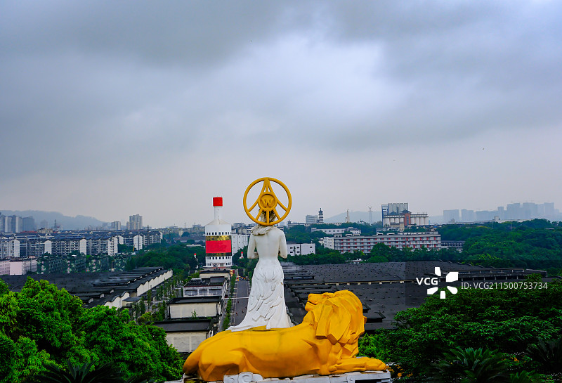 中国四川宜宾五粮液生态园区酒圣山景区，酒圣雕像，僰姑雕像，酒圣山碑刻图片素材