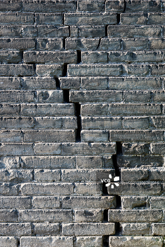 西安城墙古老的墙体上的裂缝图片素材