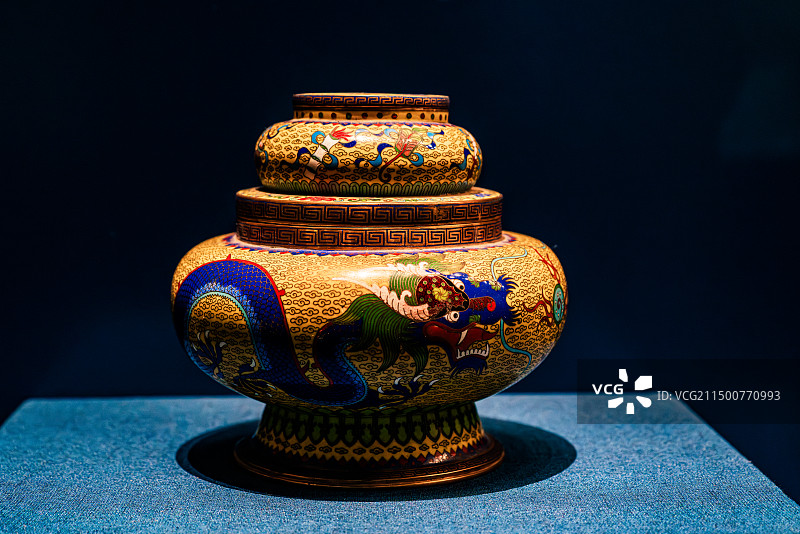 中国西藏博物馆藏的珐琅糌粑盒图片素材