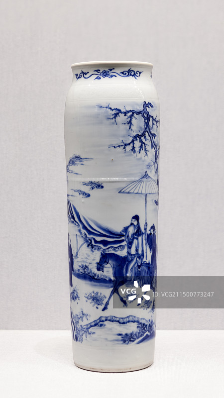 北京故宫陶瓷馆-青花人物故事图筒式瓶-明崇祯-景德镇窑图片素材