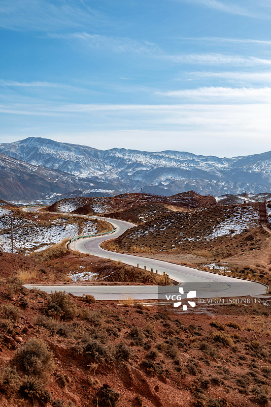 甘肃张掖平山湖大峡谷雪山丹霞地貌图片素材