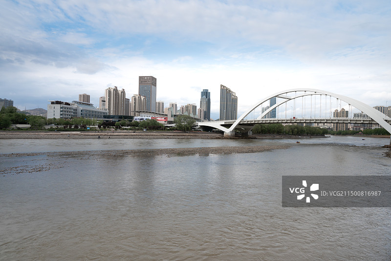 甘肃兰州城关区黄河岸边城市风光图片素材