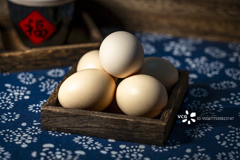 新鲜的农家土鸡蛋图片素材