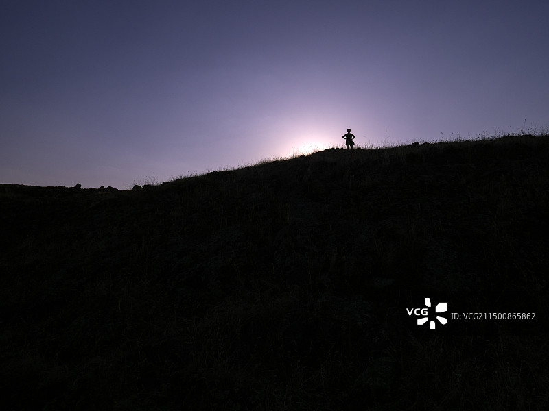 夕阳里的眺望图片素材