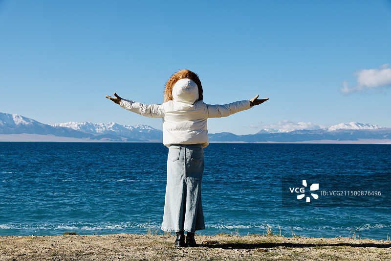 赛里木湖：我来啦图片素材