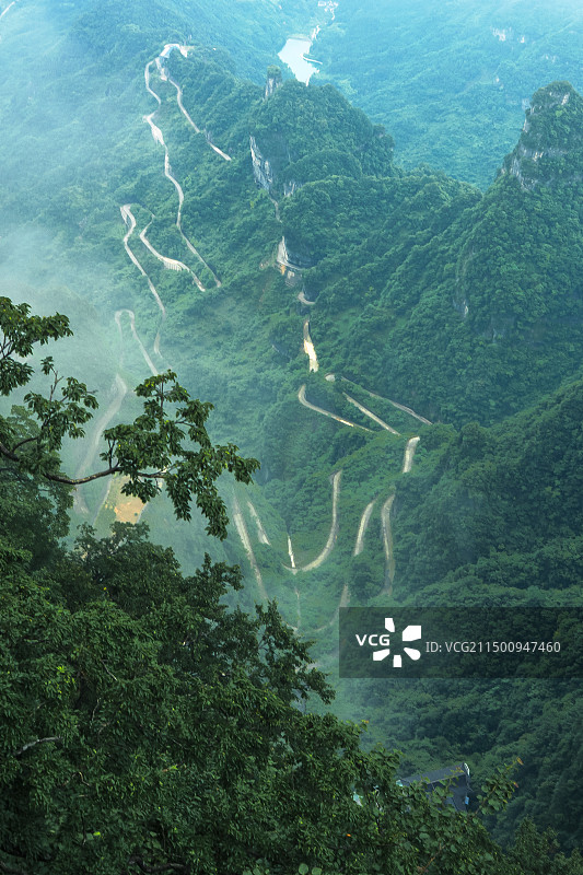张家界天门山九十九道湾图片素材