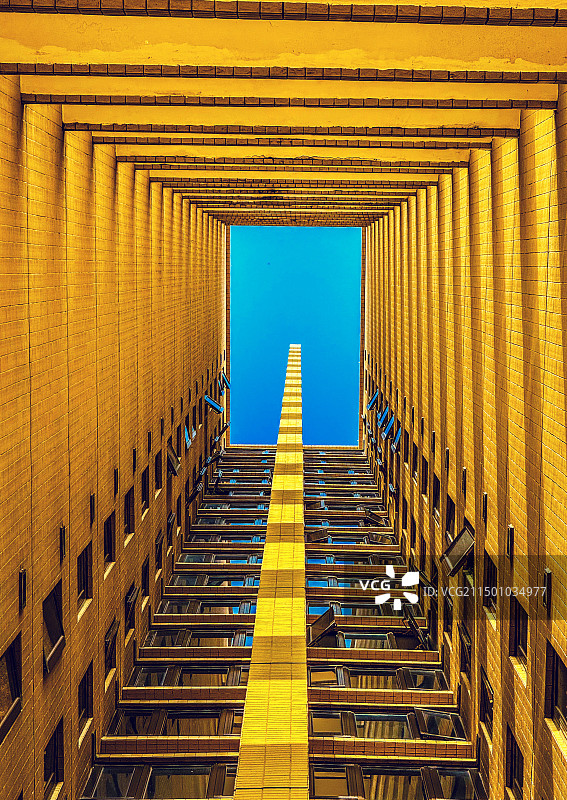 城市建筑的低角度视角图片素材