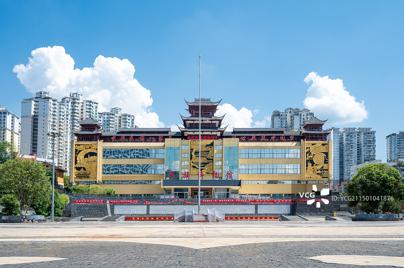 贵州凯里黔东南州民族博物馆正面全景图片素材