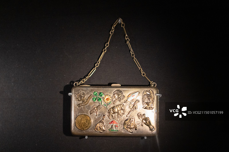 香港两依藏博物馆藏俄罗斯晚宴包图片素材