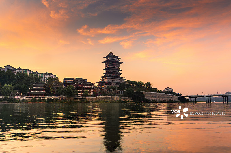 四川绵阳越王楼夏季朝霞图片素材