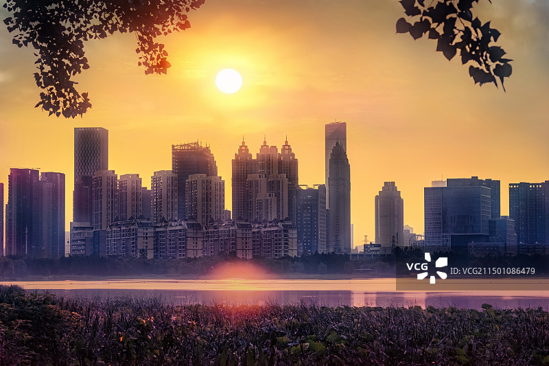 沙湖悬日图片素材