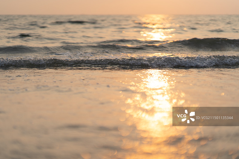 东南亚海岛余晖浪花图片素材