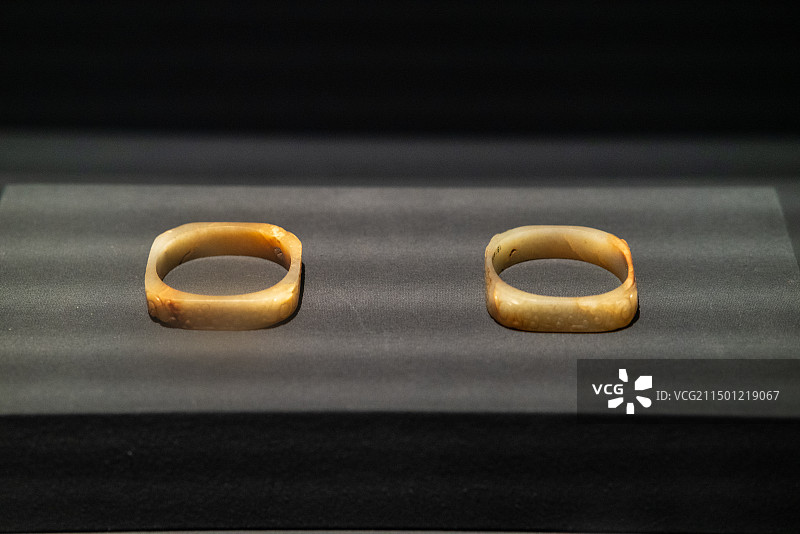 湖北省博物馆玉方镯图片素材