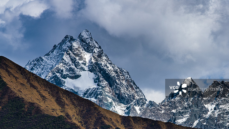 四川甘孜州康定市-莲花雪山-川西高原风光图片素材