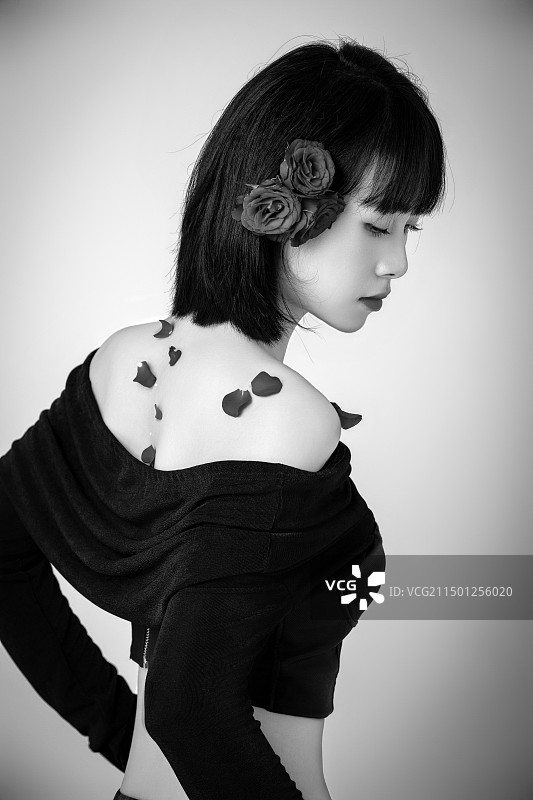 玫瑰花和少女肖像图片素材