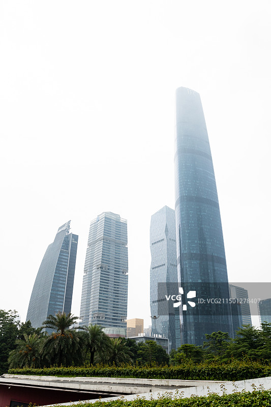 云雾中珠江新城图片素材