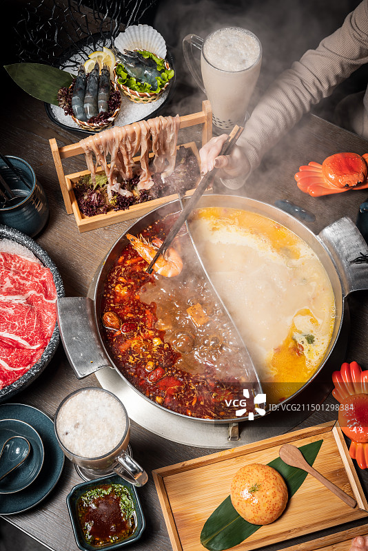 餐桌上的火锅图片素材