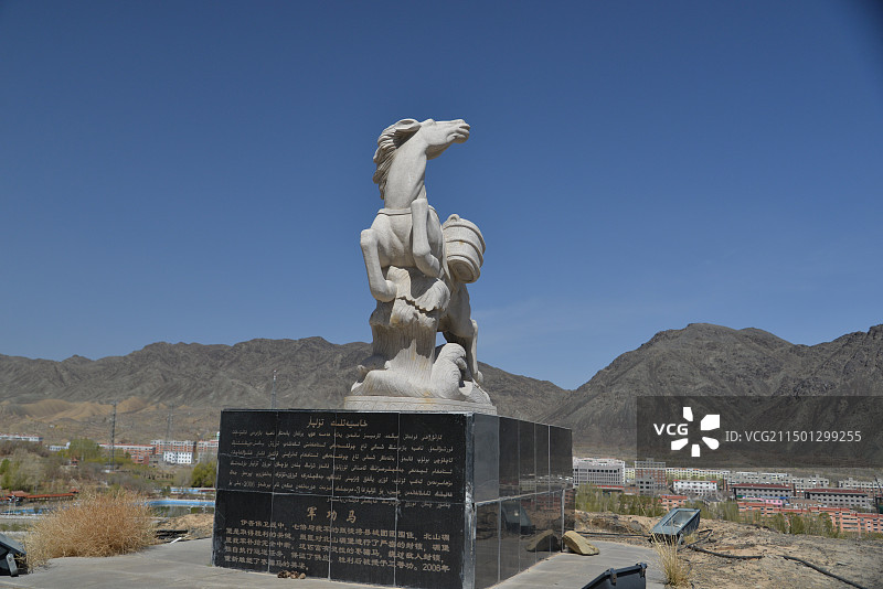 天山脚下，哈密伊吾县的3A级水景公园，伊水园图片素材