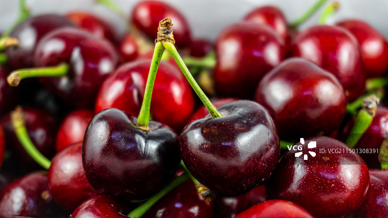 桌上樱桃特写镜头图片素材