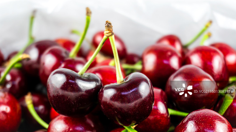 桌上樱桃特写镜头图片素材