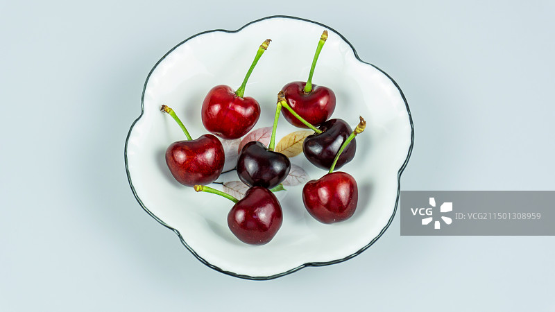 盘子中的樱桃图片素材