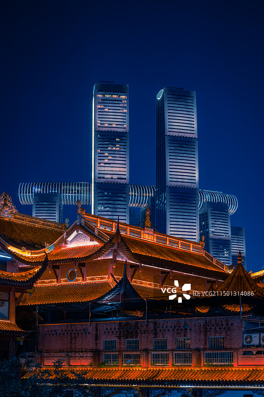 绚灿两江～魔幻山城～千佛寺与朝天门的蓝橙碰撞图片素材