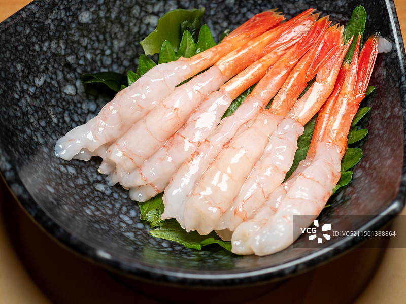 餐盘里的甜虾刺身图片素材