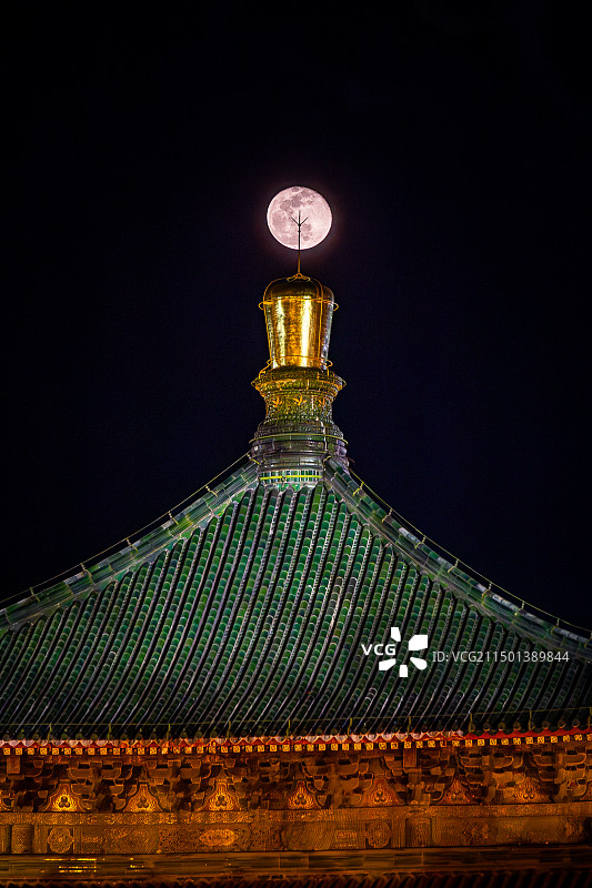 西安钟楼悬月图片素材