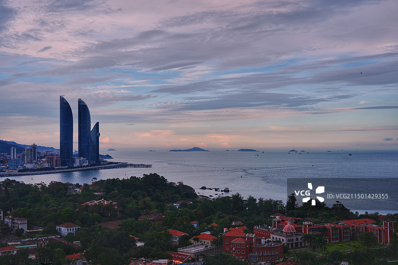 厦门鼓浪屿日光岩傍晚远眺双子塔图片素材