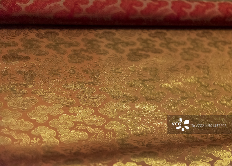 中国国家博物馆文物 红地织金云龙锻 清朝图片素材