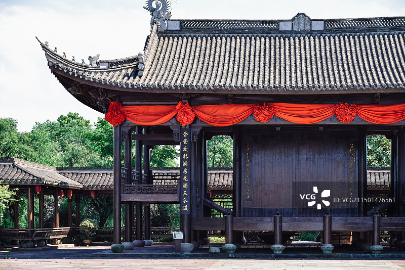 宁波镇海区澥浦镇郑氏十七房景区的凤祥楼古建筑图片素材